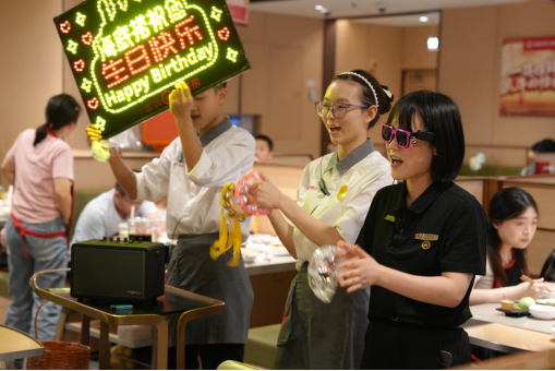 千里马配资 “五一”浙江海底捞单店最高翻台率超12轮 夜宵主题店受年轻人青睐
